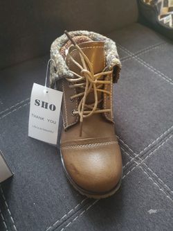 Brand New Size 5 1/2  Booties