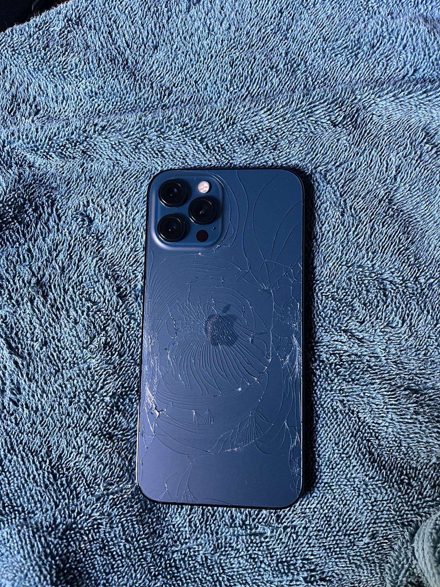 iPhone 12 Pro Max 128g for Sale in Bakersfield, CA - OfferUp