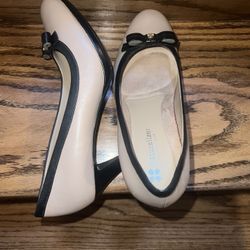 Naturalizer Tan And Black Pumps Size 9