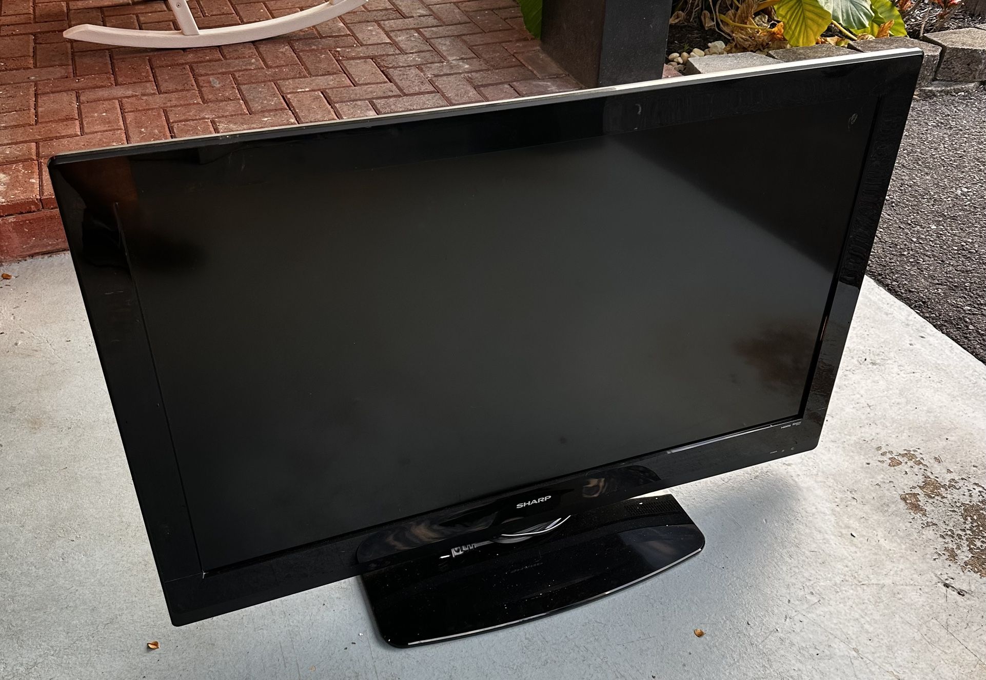 42” Flat Screen TV With Stand