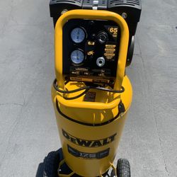 DEWALT 26 GALLON ULTRA QUIET AIR COMPRESSOR. LIKE NEW CONDITION