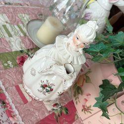 Vintage 1950’s Victorian Teapot