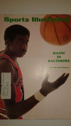 Sports Illustrated with Earl the Pearl on cover 1968.