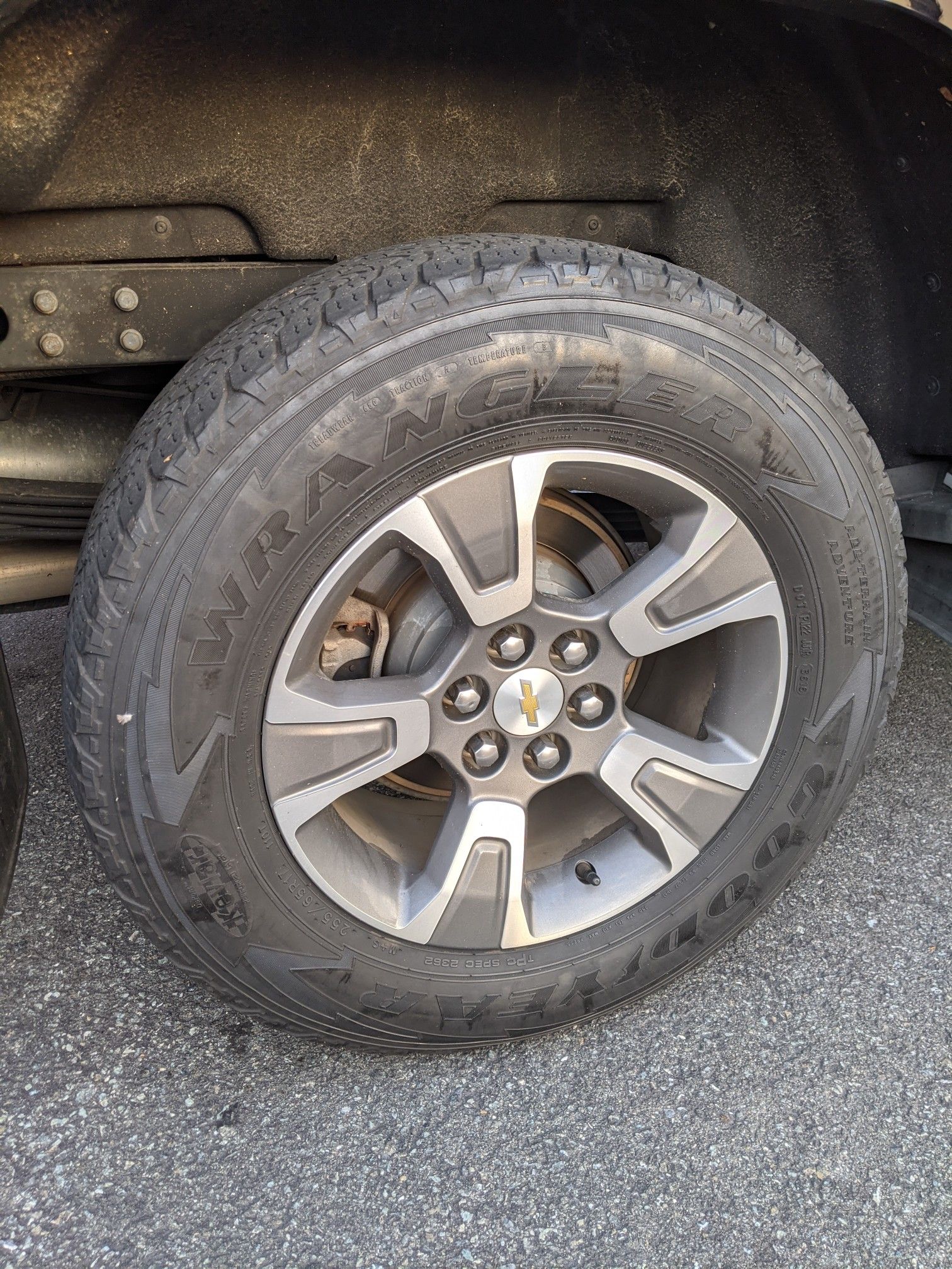 255/65/17 Wangler Goodyear Chevy Colorado Tires/Rims