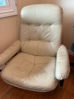 Cream Leather Tufted Lounge Chair