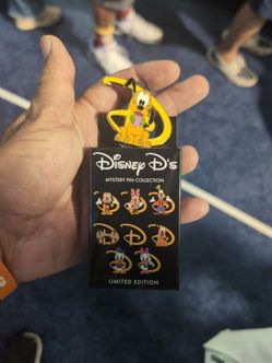 D23 Disney pin store pluto limited edition pin exclusive