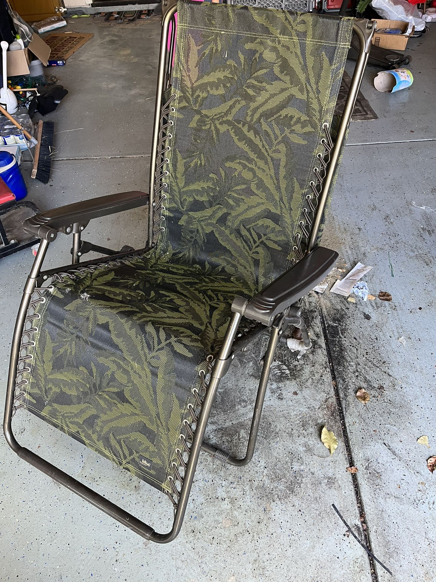 Collapsing Recliner Chairs