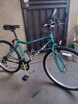90s vintage Bike HARO VECTOR TIRES SIZE 26 VERY GOOD CONDITION
