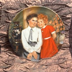 Orphan Annie And Grace Decorative Plate 