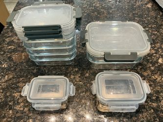 Set of 8 glass food storage containers with lids