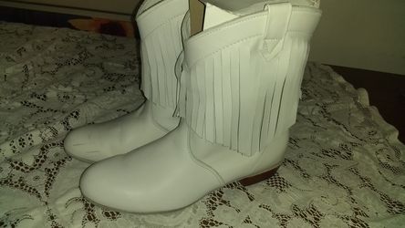 Ladies white leather size 9 boot