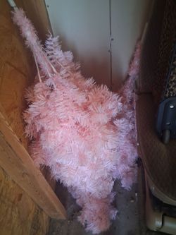 Free pink Christmas tree
