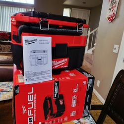 Milwaukee (new)M18 FUEL PACKOUT 18-Volt Lithium-Ion Cordless 2.5 Gal. Wet/Dry Vacuum (Vacuum-Only)
