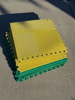 Interlocking Foam Floor Mats 25” x 25”