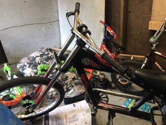 Choppa style schwinn sting ray bike.