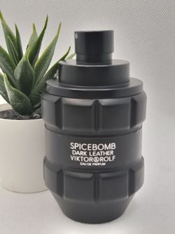 Viktor&Rolf
 
Spicebomb Dark Leather Eau de Parfum

3 fl (USED 5-10%)⭐️