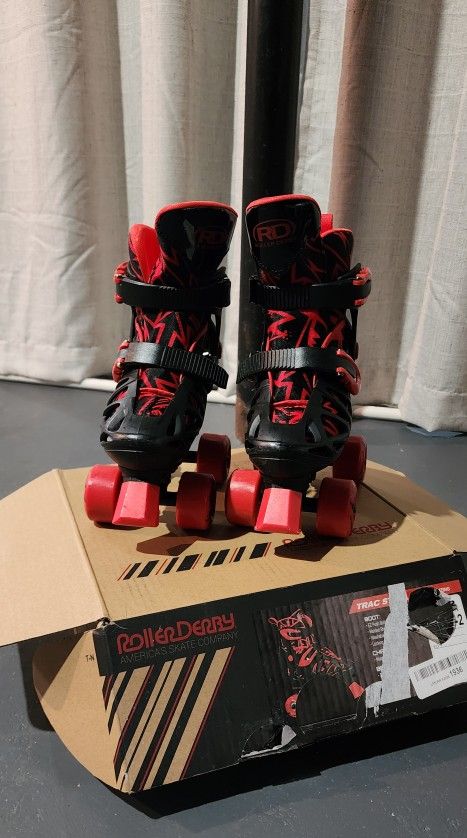 Roller Derby Trac Star Youth Boys Adjustable Roller Skates USA. Size 12-2