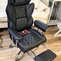 Executive Office Chair with Footrest – New