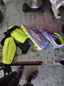 Kids soccer shoes 4 1/2