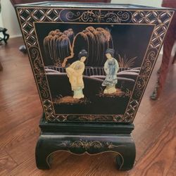 Oriental Beautiful black lacquer planter with stand