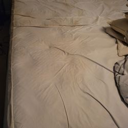 Sale Box Spring And Mattress. Se Vende Base Para Cama Y Colchon 