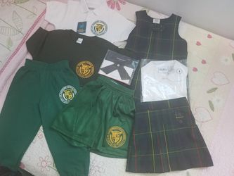 New, uniforme de St. Raymon para niña de 4/5 años
