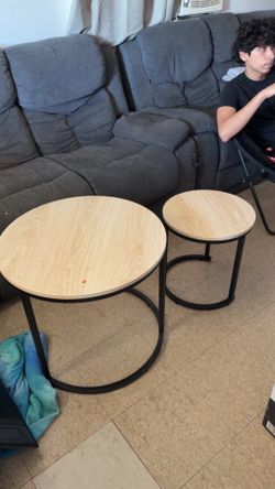 Nesting coffee table set