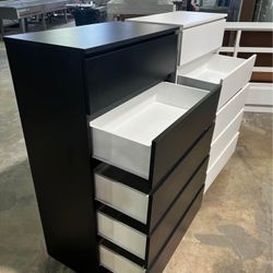 Chests. / Gaveteroṣ