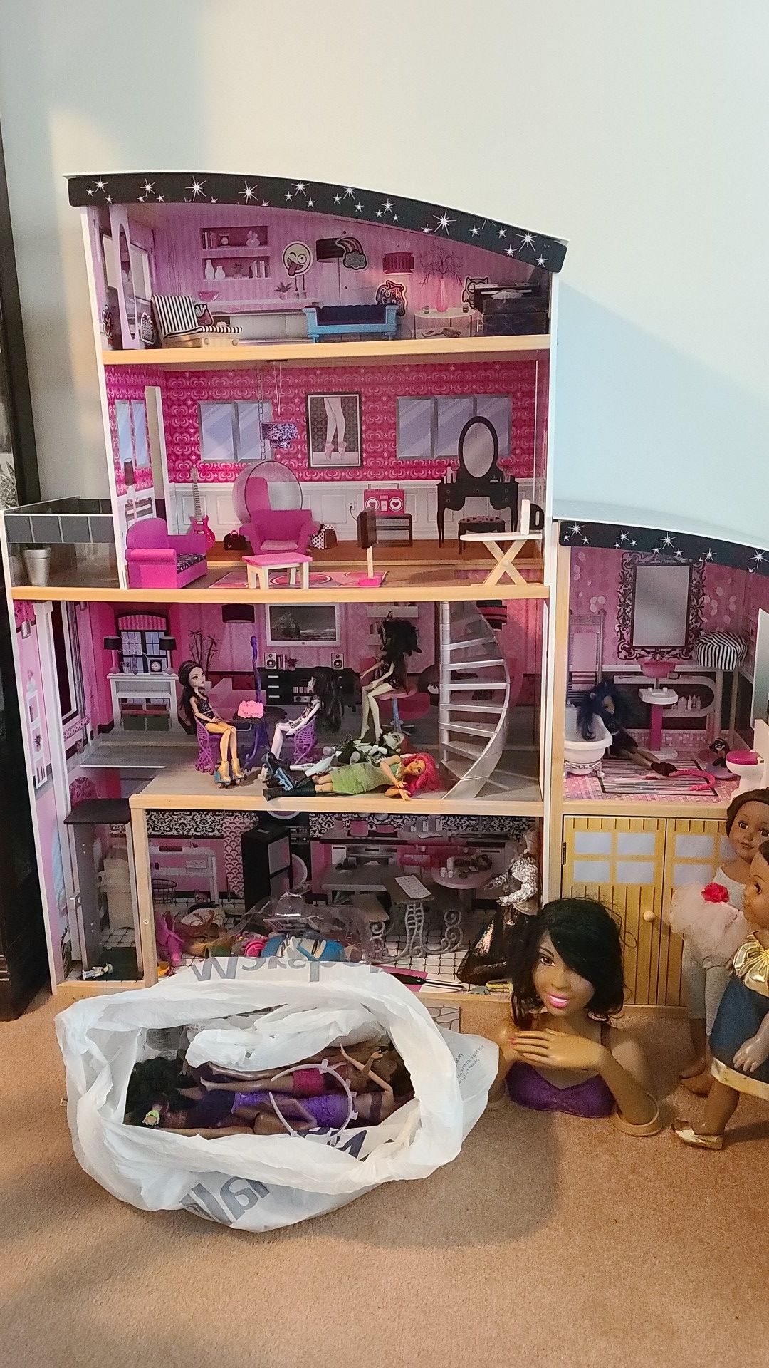 Excutive Doll House w/Elevator