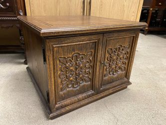 JAMESTOWN LOUNGE Collonade Carved Door Square Side Table