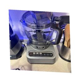 tend huge Kitchen Power Tools Food Processors Ready to Work