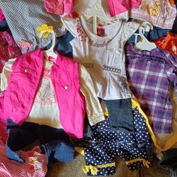 BABY GIRL'S CLOTHES 