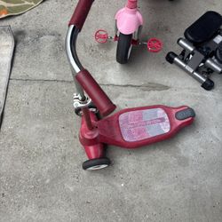 Kids’ Three-Wheeled Scoote
