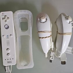 Nintendo Wii Controller & Two Knumchucks 