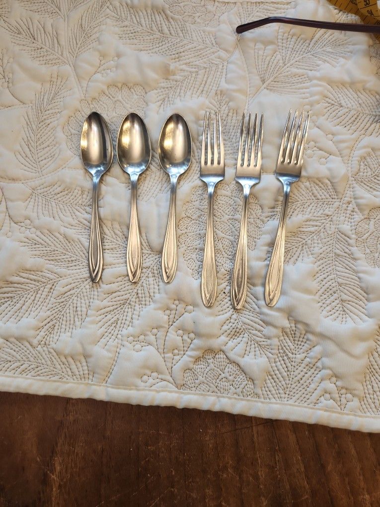 AMERICAN AIRLINE FORKS AND SPOONS