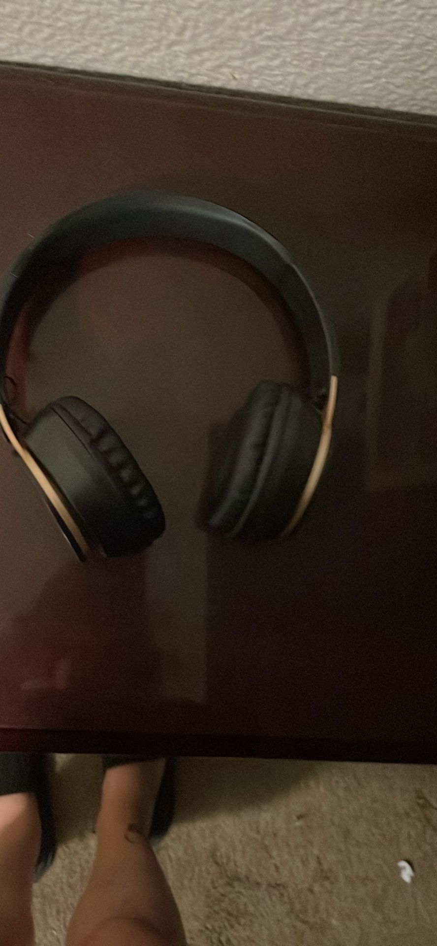 Bt Wave Black And Gold Headphones