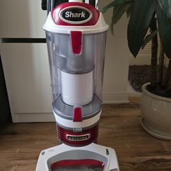 Vacuum Cleaner Shark Rotator / Like New
