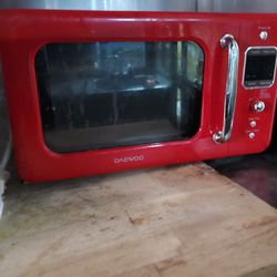 Vintage Daewoo Microwave 
