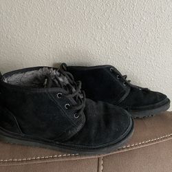 Men’s Ugg Size 9M.