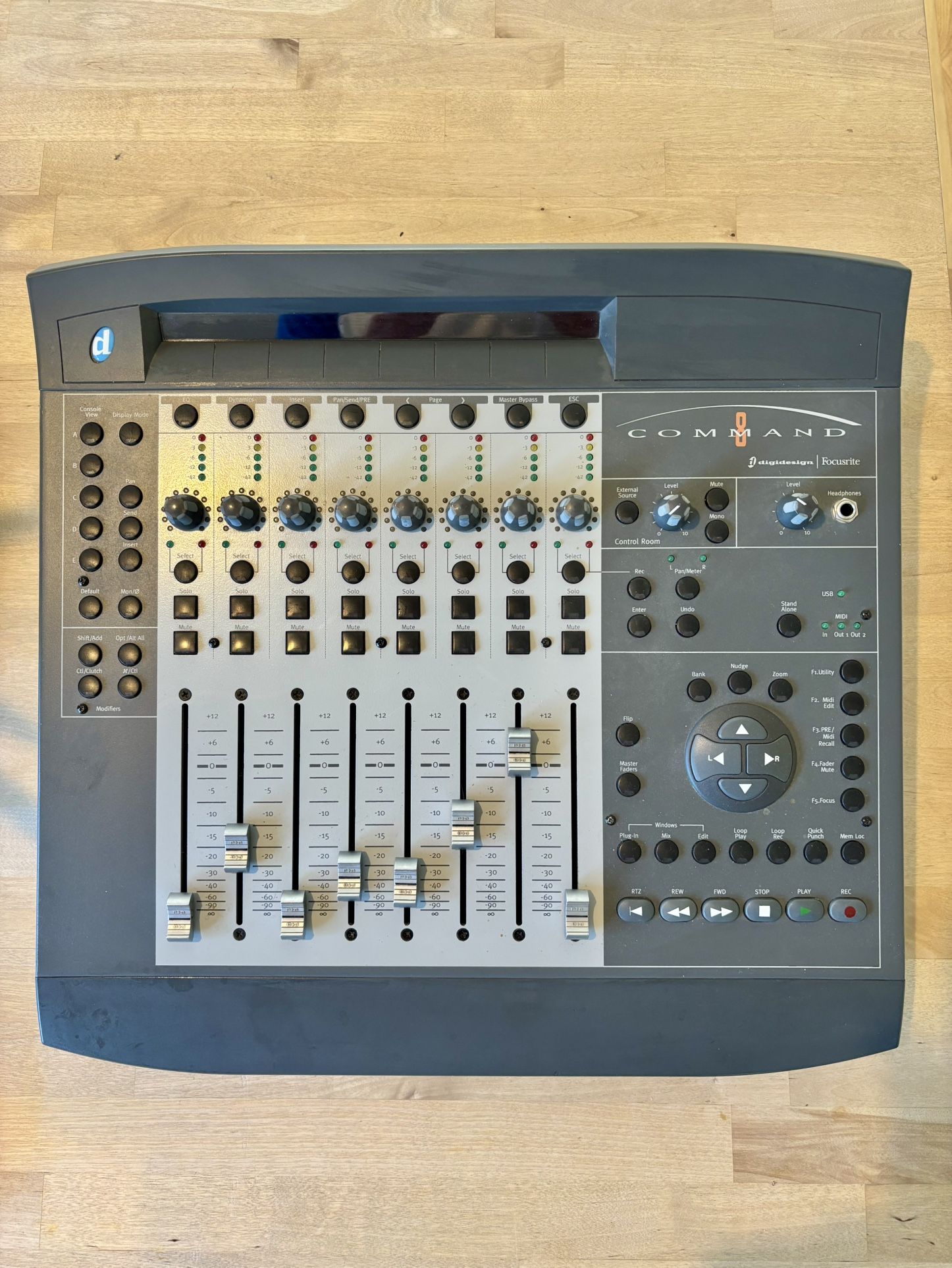 Pro Tools Mixing Board - Digidesign 