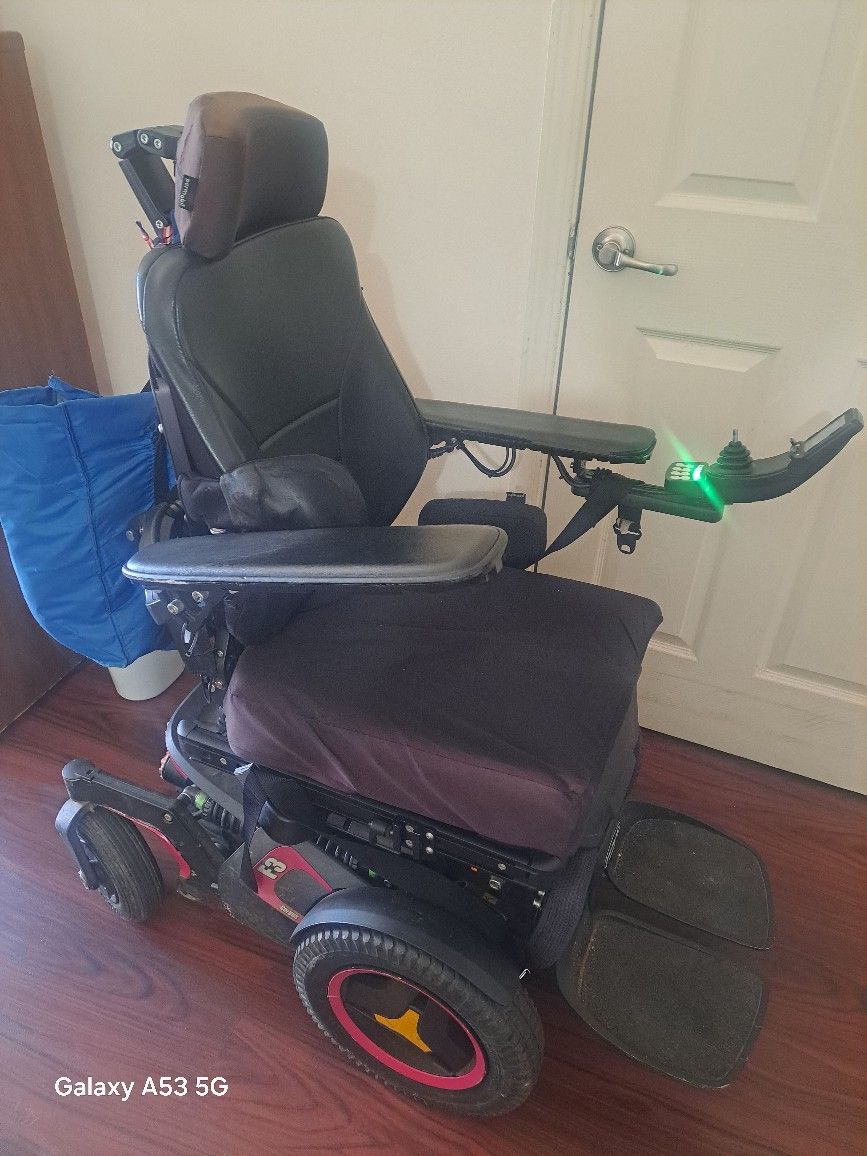 Wheelchair Scooter with Charger, Great Condition Price Negotiable.