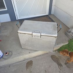 Vintage Ice chest!