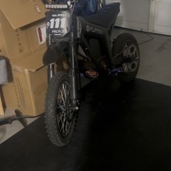 Tuttio Soleil Have Stock Battery And Another Extra Battery 