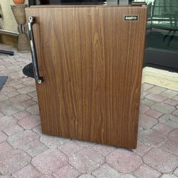 Sanyo Mini Refrigerator