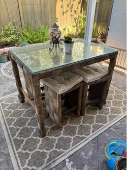 Outdoor Patio Table & Chairs
