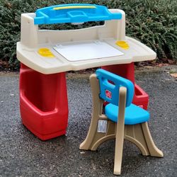 Children’s Desk and Chair Little Tyke Desk 