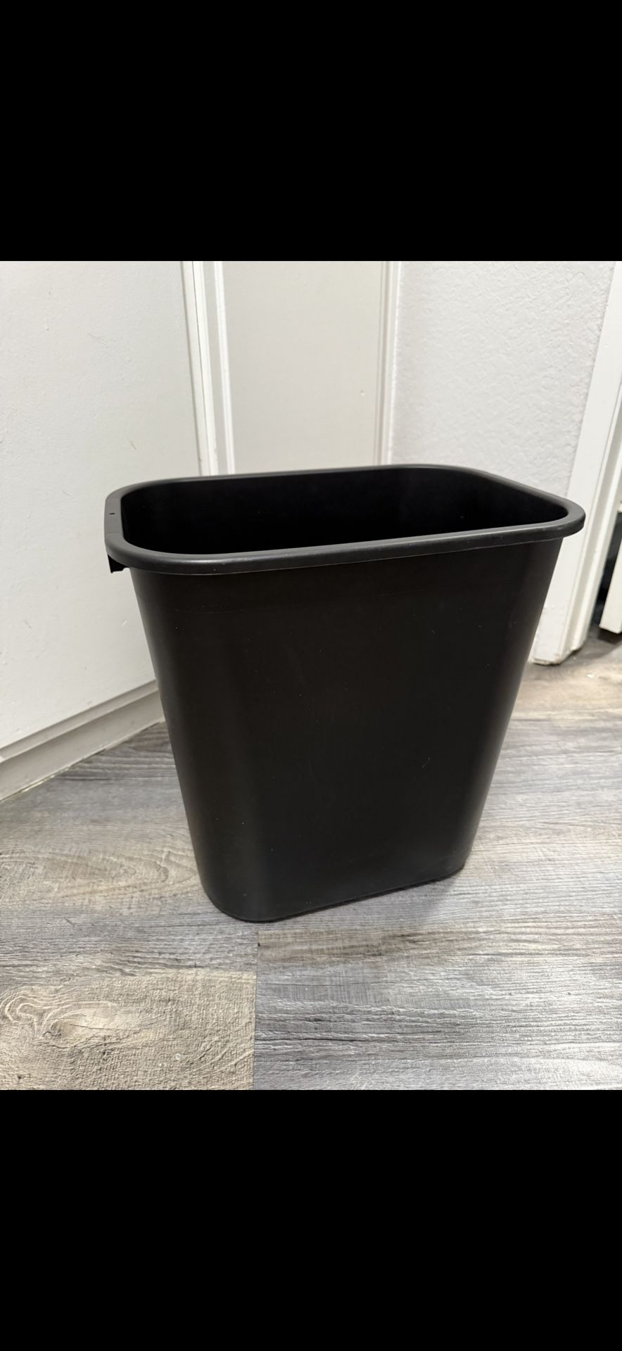 Trash Wastebasket 7 Gallon / 28 Quart