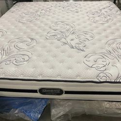 Like New King Size Beautyrest Luxury Mattress 