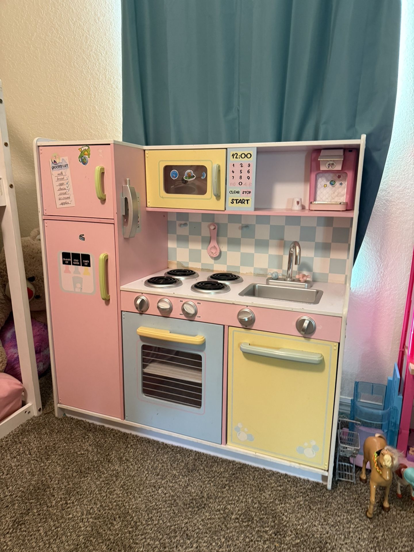 Kids Play Kitchen