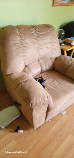 Recliner chair in excellent condition firm price